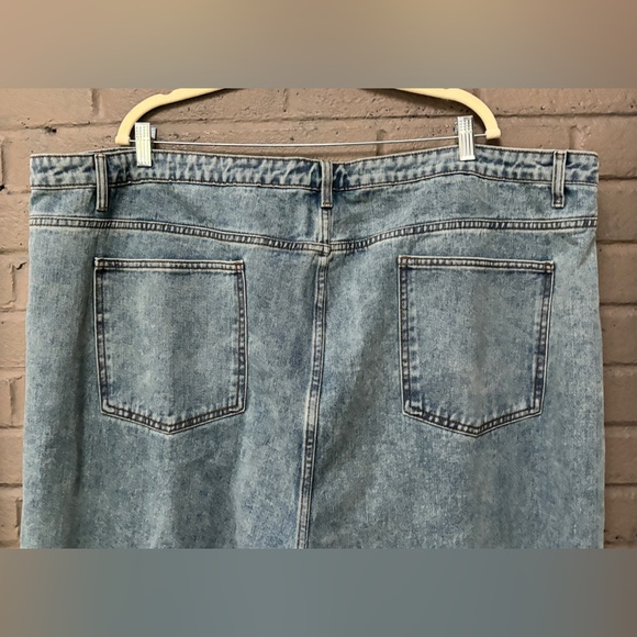 PrettyLittleThing NWT ripped knee jeans  26 - Picture 6 of 10